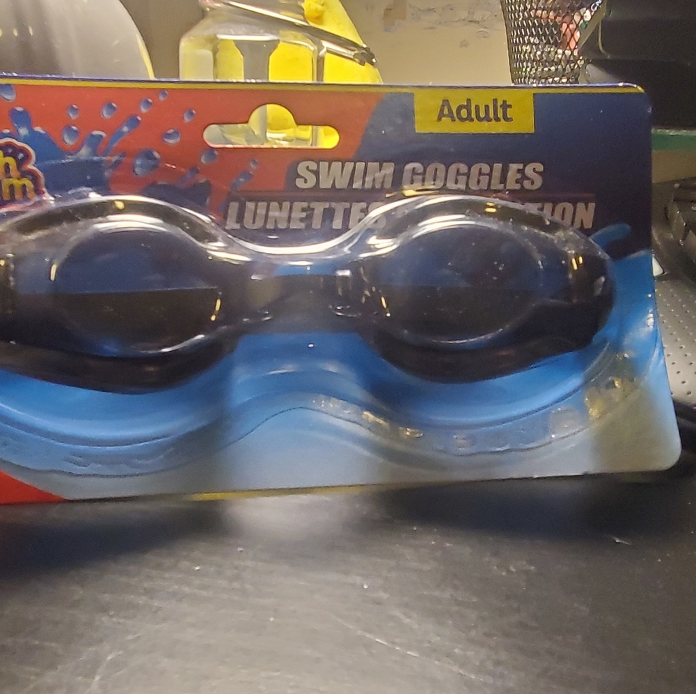 Adult swimming goggles